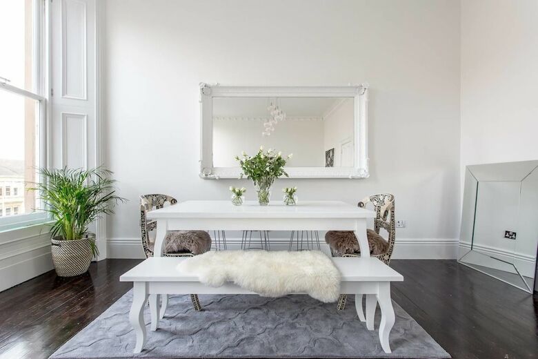 Luxury 4-bedroom Townhouse In Prestigious West End