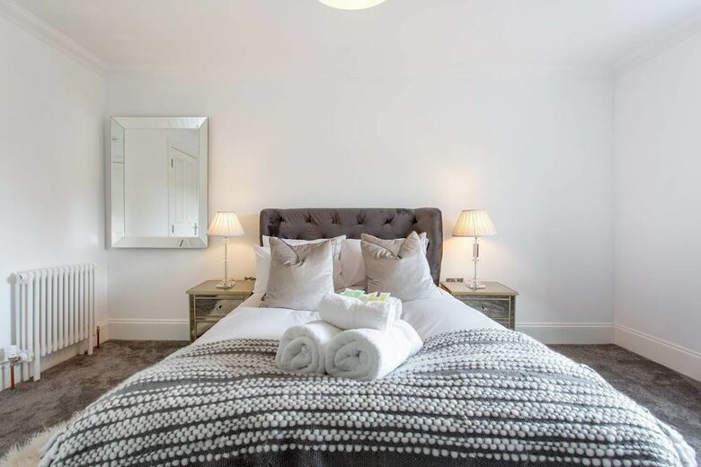 Luxury 4-bedroom Townhouse In Prestigious West End