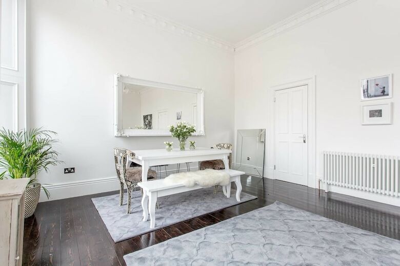 Luxury 4-bedroom Townhouse In Prestigious West End