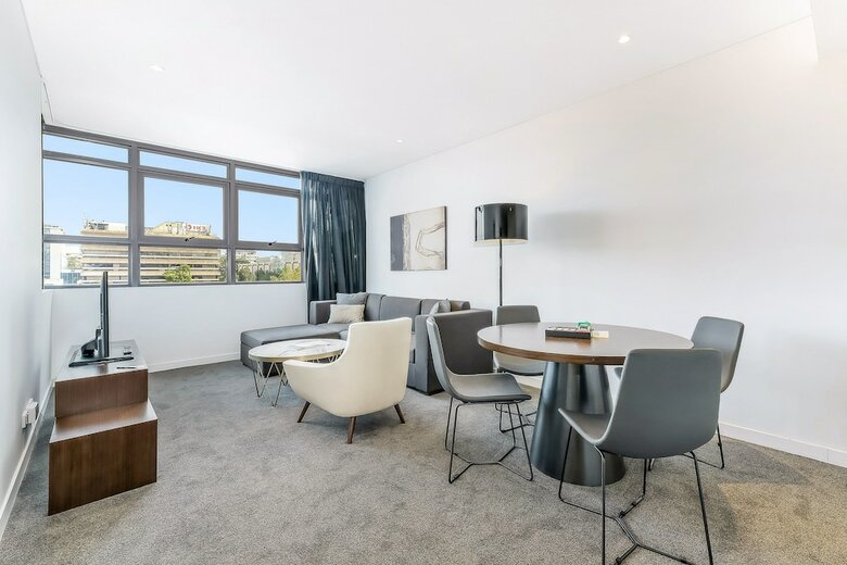 1 Bedroom Modern Apartment In Chatswood