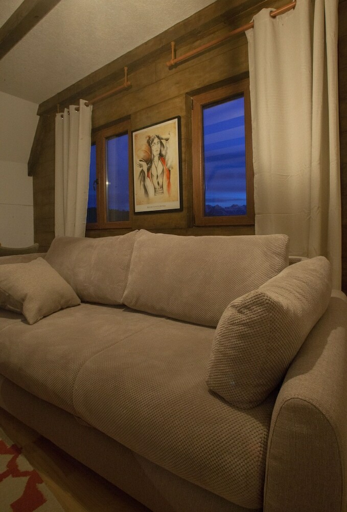 Family Houses Pleme