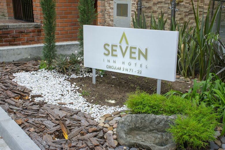 Seven Inn  Hotel