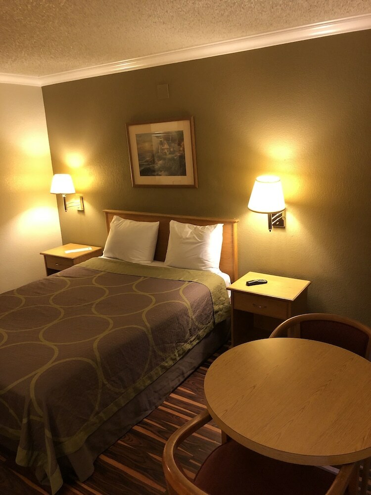 Hotel National 9 Inn