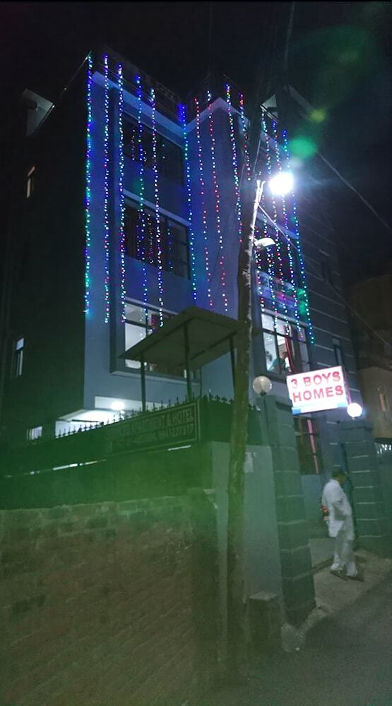 Aparthotel Three Boys Apartment And Guest House
