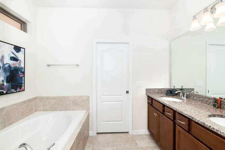 Windsor At Westside - 1776 Lima By Fairytale Vr