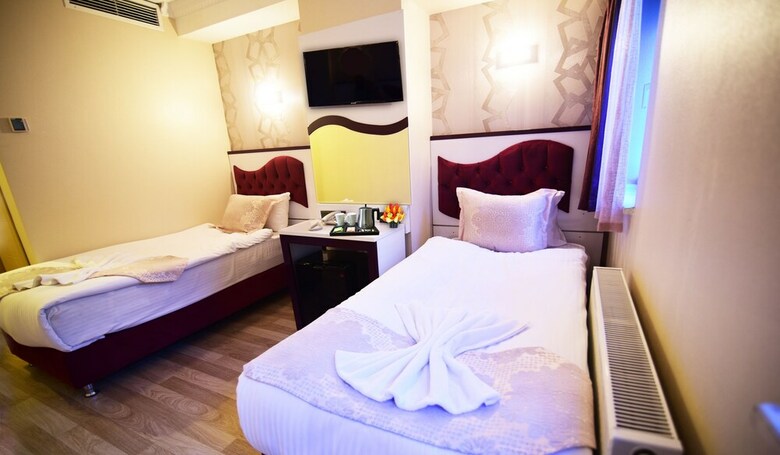 �zdemir Palas Hotel