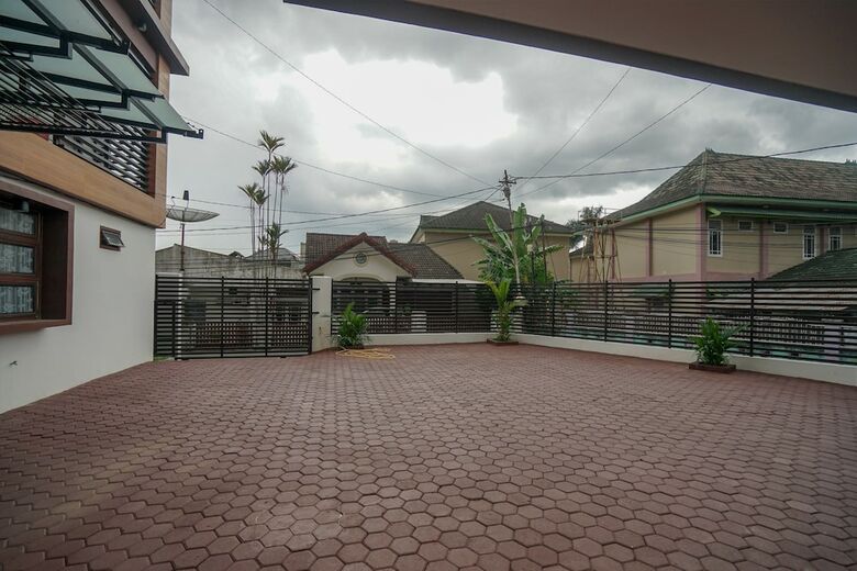 Hostal Oyo 932 Griya Mas Residence Syariah