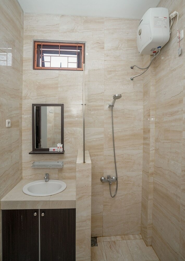 Hostal Oyo 932 Griya Mas Residence Syariah