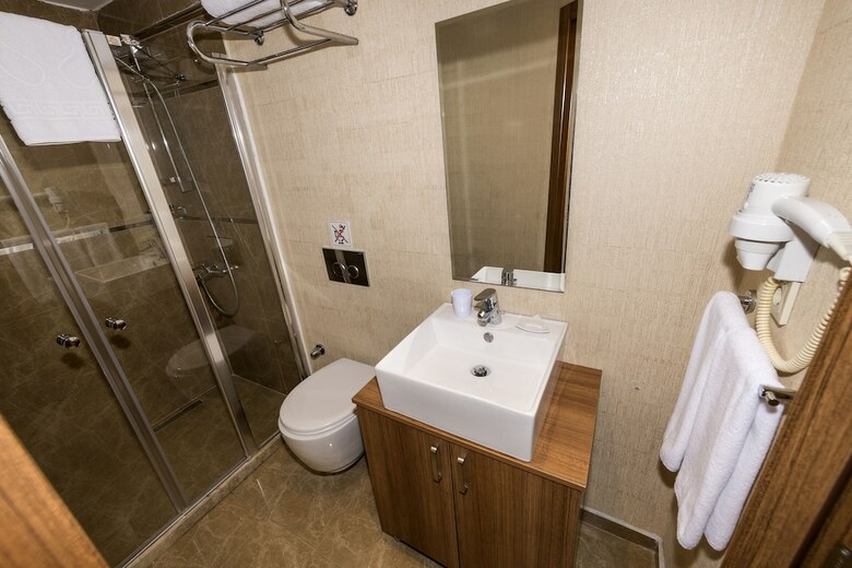 B Guest Hotel