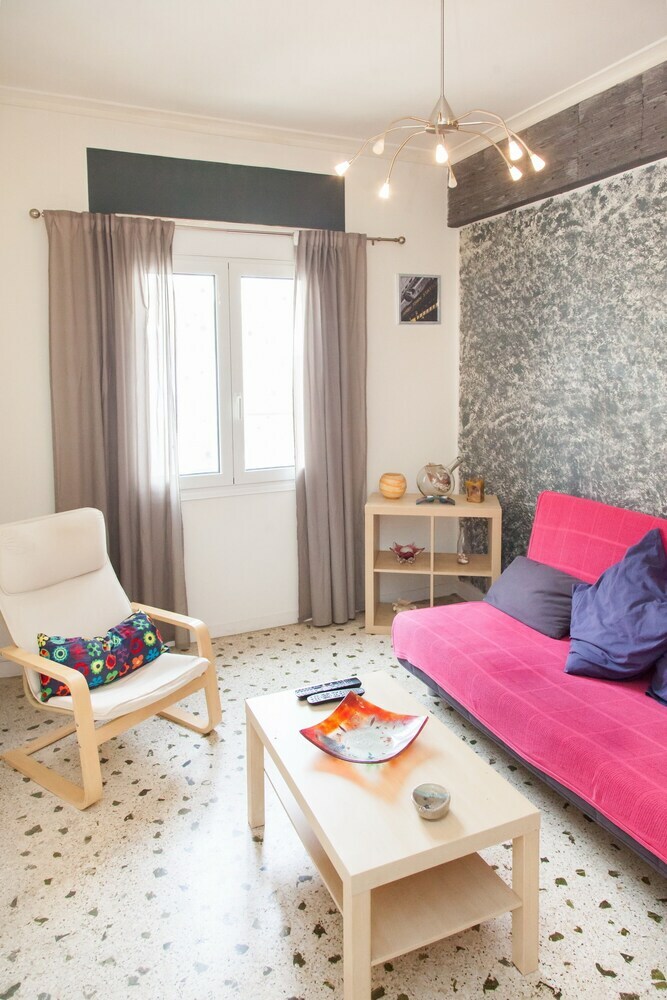 Beautiful Apartment Near Keramikossubway