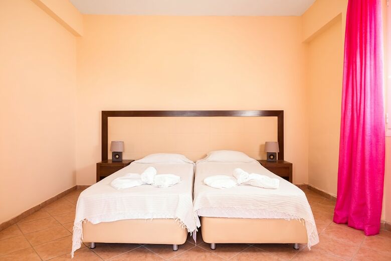 Fouxia Apartments And Studios