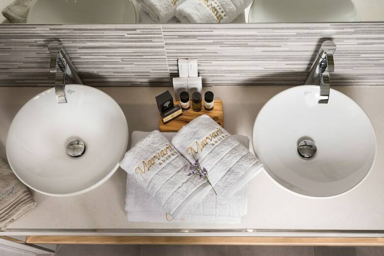 Aparthotel Marvarit Suites