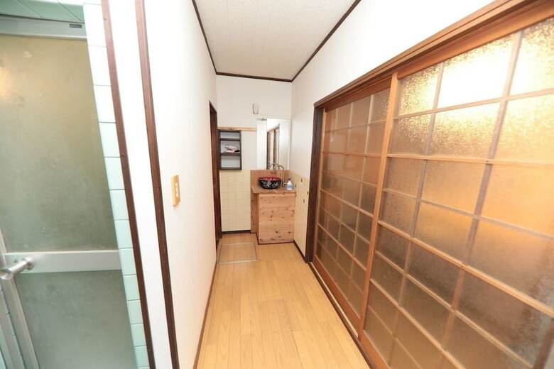 Brick House Near Osaka Castle (217-1)