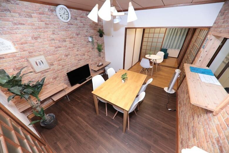 Brick House Near Osaka Castle (217-1)