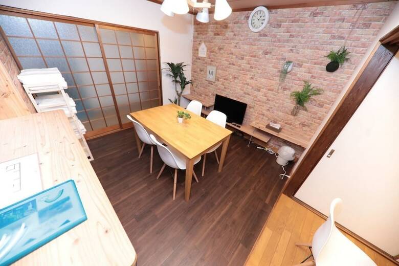 Brick House Near Osaka Castle (217-1)