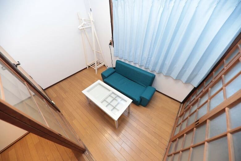 Brick House Near Osaka Castle (217-1)
