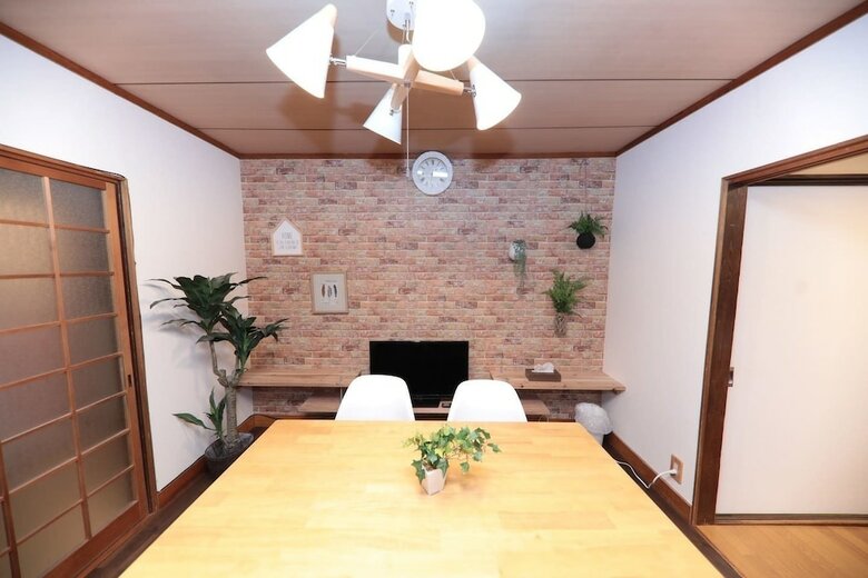 Brick House Near Osaka Castle (217-1)