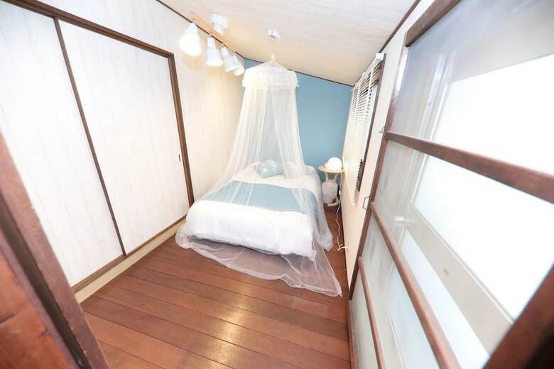 Brick House Near Osaka Castle (217-1)