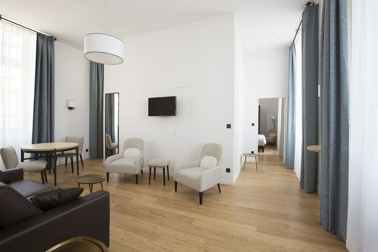 Hotel H�tel Coll�ge Des Doctrinaires