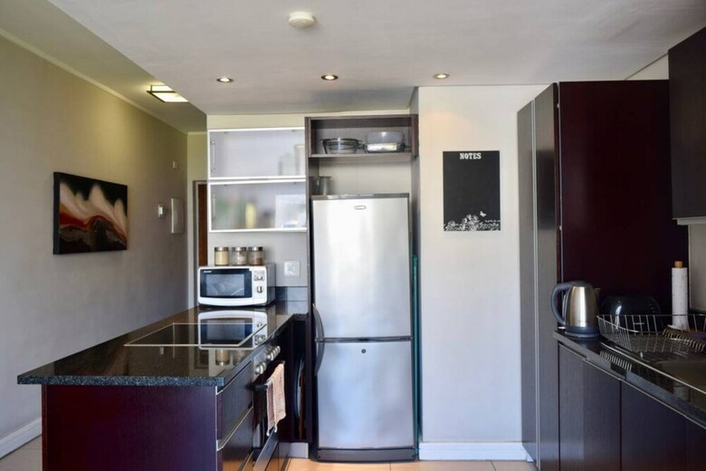 Relaxing 2 Bedroom Rockwell Apartment Suite