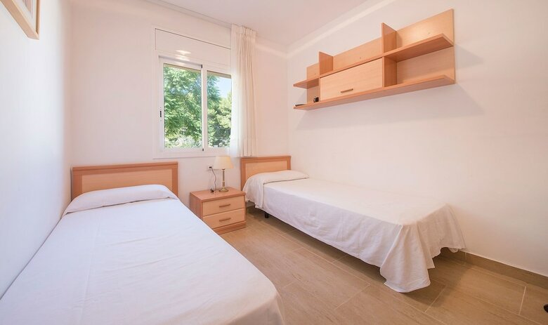 House Oliva 2 Km From The Beach (R76)
