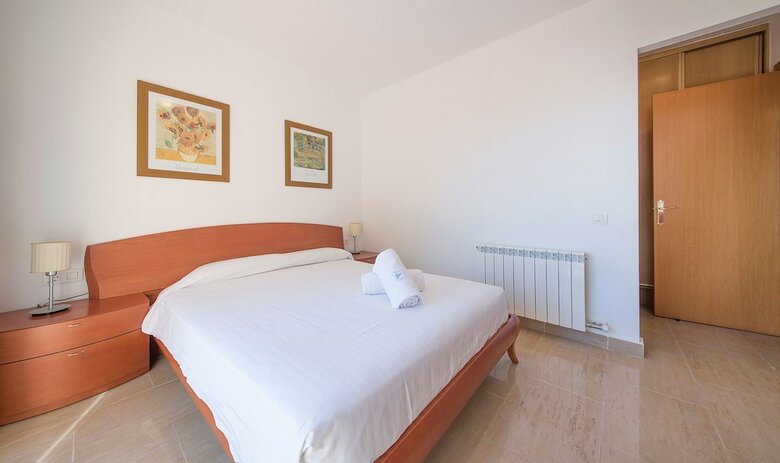 House Oliva 2 Km From The Beach (R76)