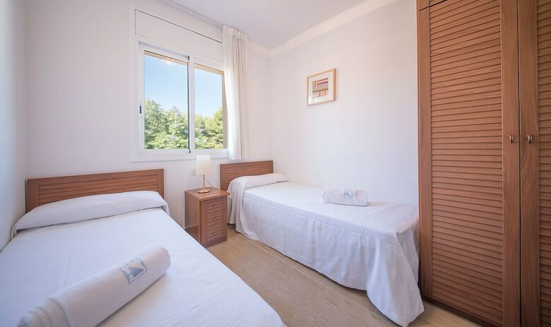 House Oliva 2 Km From The Beach (R76)