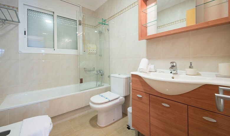 House Oliva 2 Km From The Beach (R76)