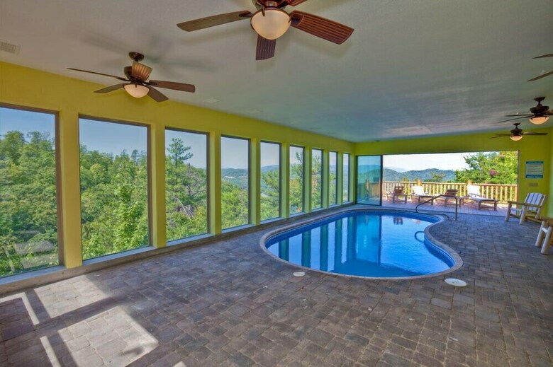 Swimming In The Clouds - Eight Bedroom Cabin