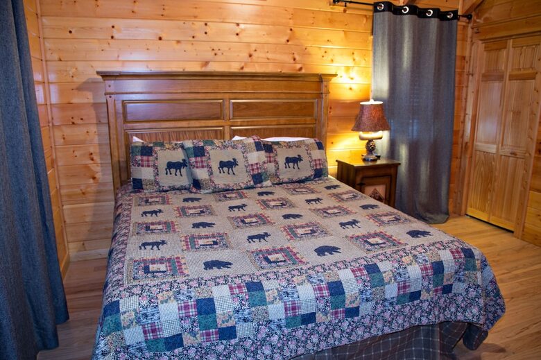 Swimming In The Clouds - Eight Bedroom Cabin