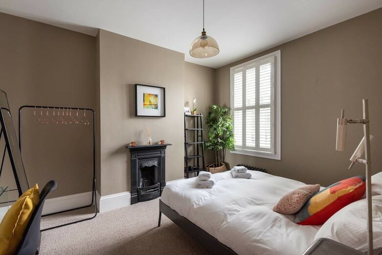 Apartamentos Beautifully Modern 2 Bedroom Flat For 4 Guests