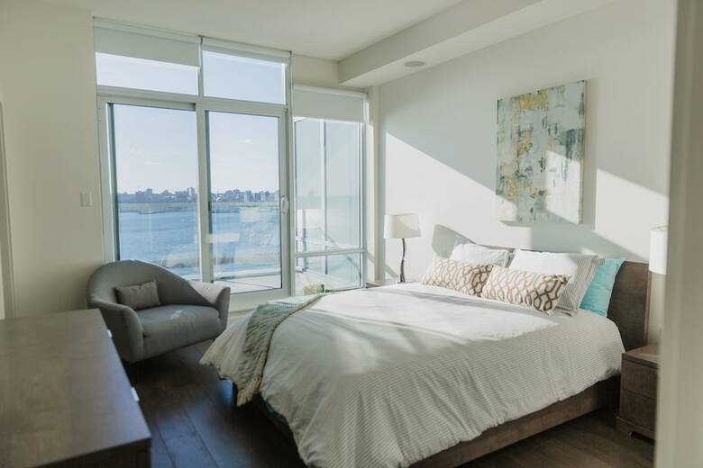 Simply Comfort. King's Wharf Apartments