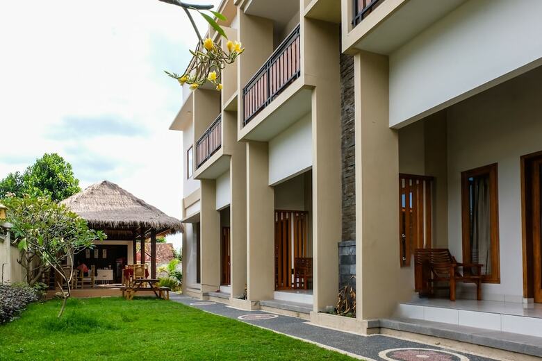 Hotel Oyo 992 Semilir Senggigi Inn