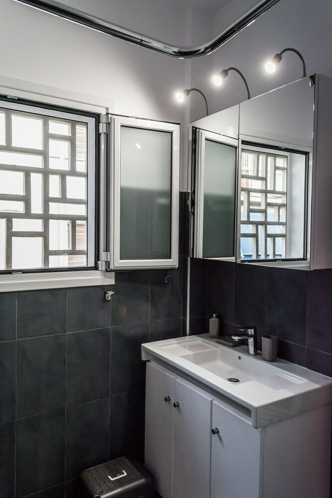 3 Bedroom Apartment Next To Panormou Metro