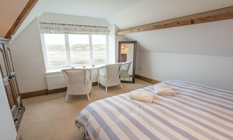Stables Croyde 4 Bedrooms / Sleeps 8 Sea & Beach Views
