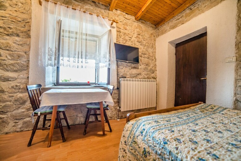 Apartamentos App And Rooms Nela Hum