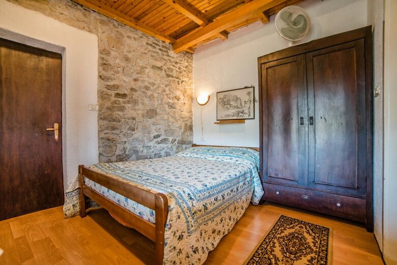 Apartamentos App And Rooms Nela Hum