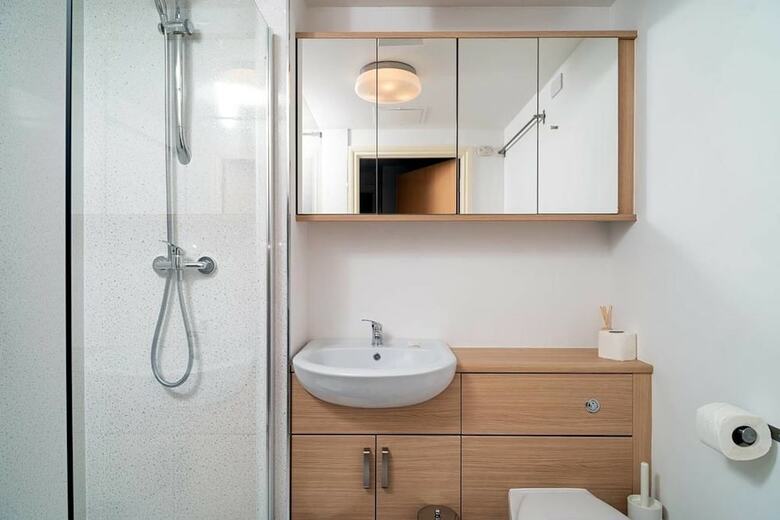 Modern Bright Apartment Near Centre