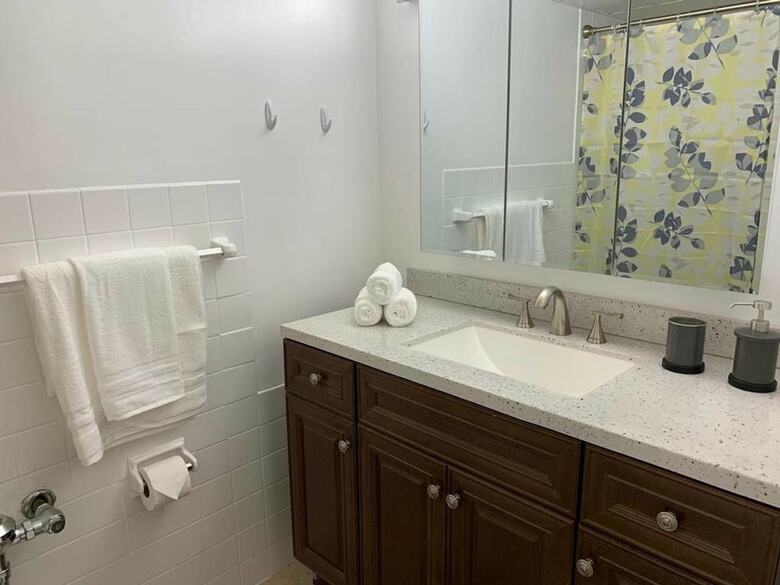 Beautiful Cozy 1br Apartment Walk From The Ocean!