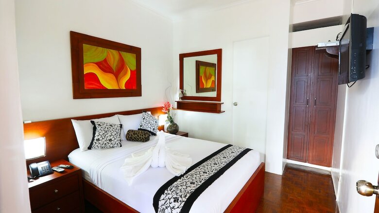 Hotel Luljettas Place Garden Suites