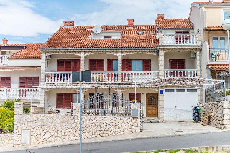 Apartments Bareti?