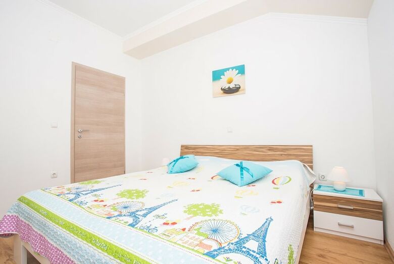 Apartments Vladimir 2835 / One Bedroom A4