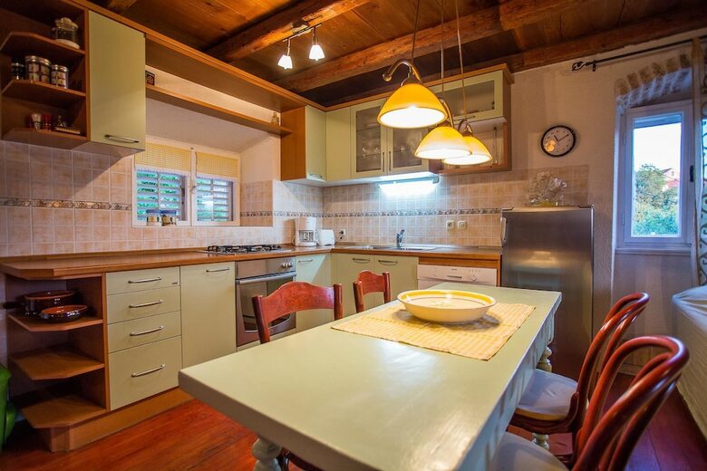 Apartamentos Holiday House Mirna Lozisca