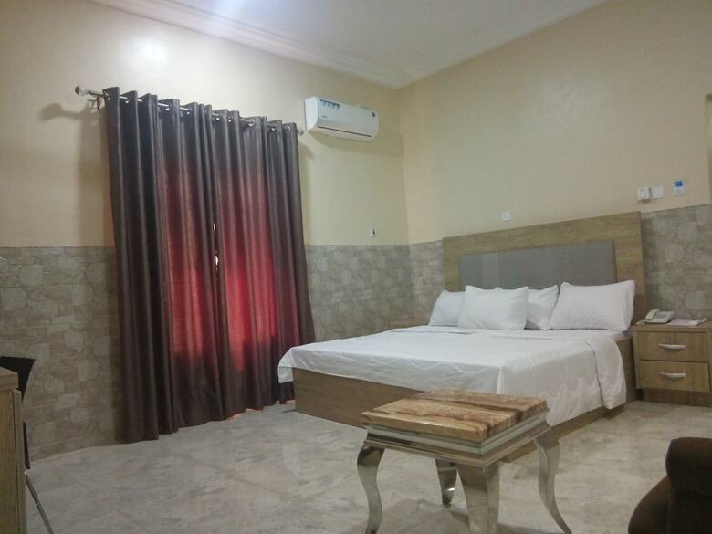 Hotel Suncourt Feel At Home Suites