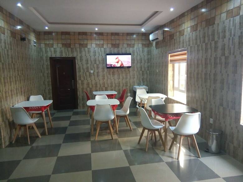 Hotel Suncourt Feel At Home Suites