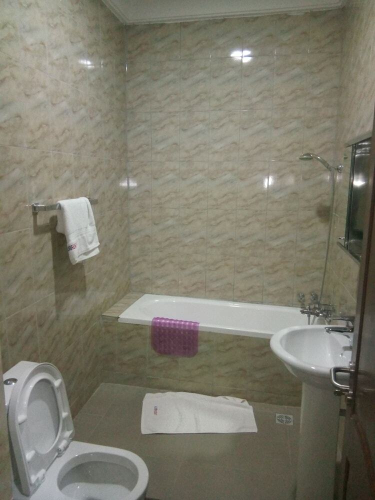 Hotel Suncourt Feel At Home Suites