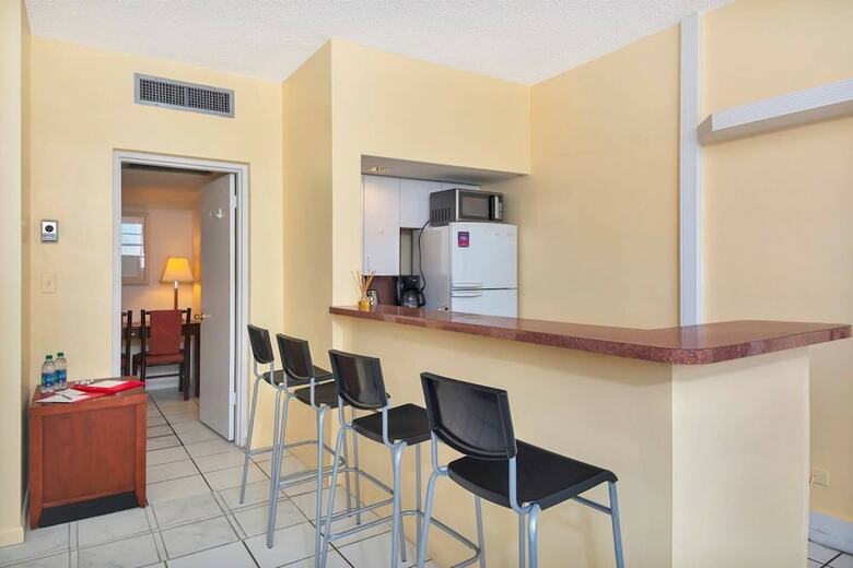 Gorgeous 1br Apartment, A Walk From The Beach