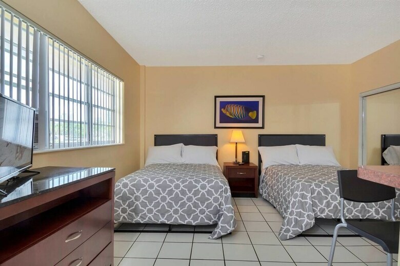 Gorgeous 1br Apartment, A Walk From The Beach