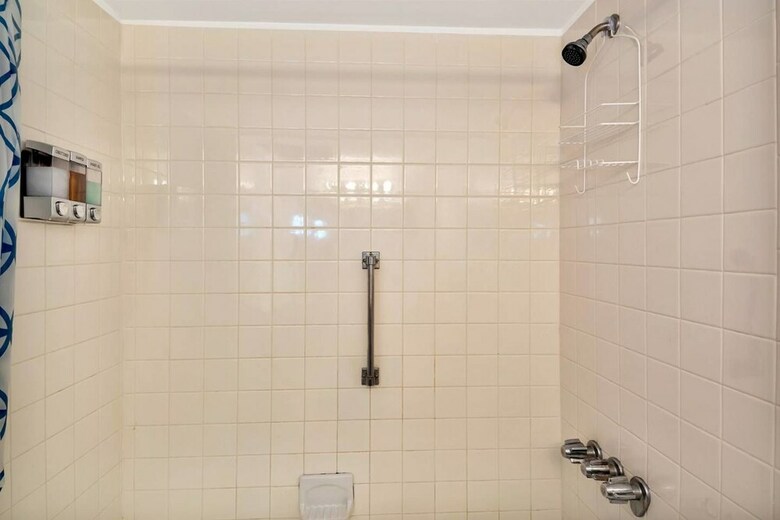 Gorgeous 1br Apartment, A Walk From The Beach