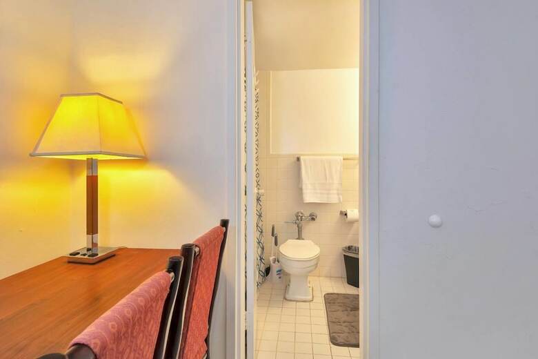 Gorgeous 1br Apartment, A Walk From The Beach